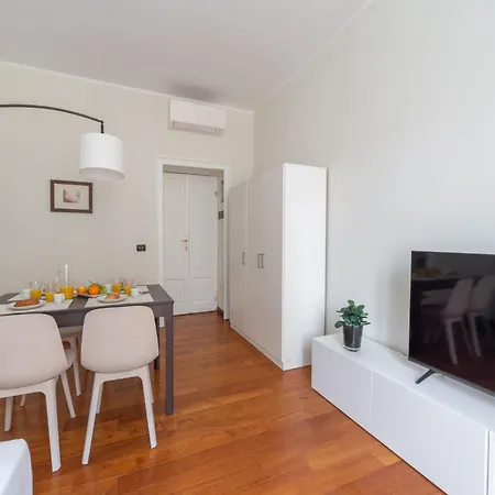 The Rent - Spacious Two-bedroom In Porta Romana Lägenhet *