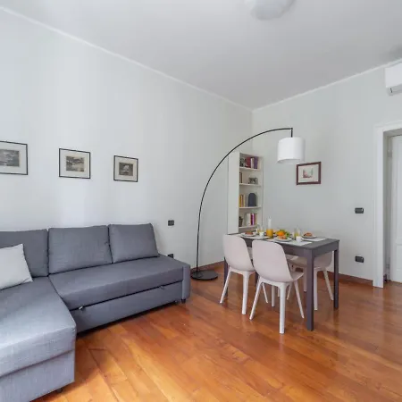 The Rent - Spacious Two-bedroom In Porta Romana Lägenhet