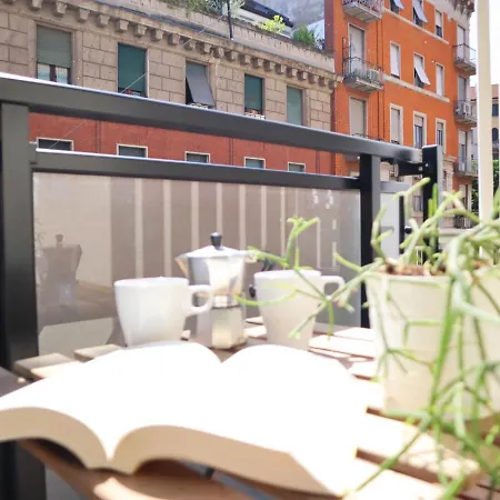 Casa Nana Modern House アパート ミラノ