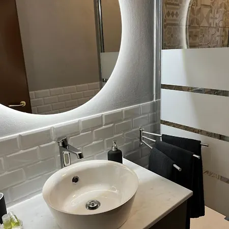 Apartment Stylish 3 Km Away From Duomo - Netflix, Wi-fi, All Comforts Included Mailand