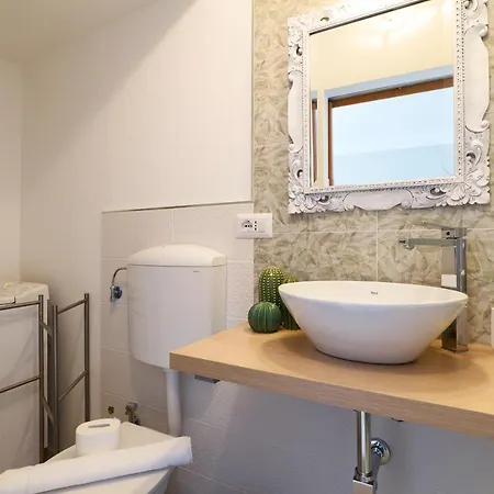 Primopiano - Meda 6 Apartman