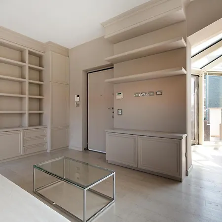 Lovely - W/ Terrace Appartamento Milano
