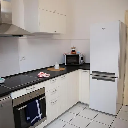 The Reef- Beautiful Renovated 2-bedroom