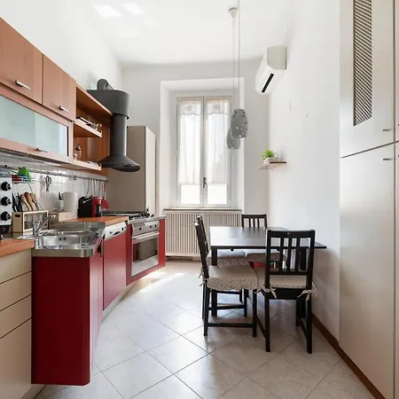 Roomy X5 - 850 M Far From Famagosta Mm2 Apartmán Milán