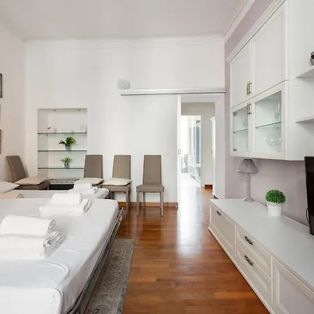 Roomy X5 - 850 M Far From Famagosta Mm2 Daire Milano