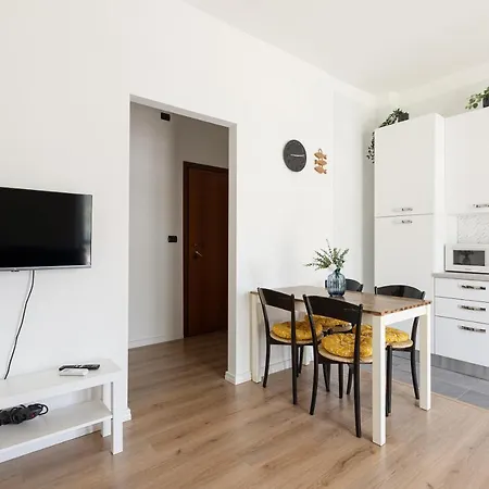 Udine M2 Subway Balcony Apt Appartement Milan