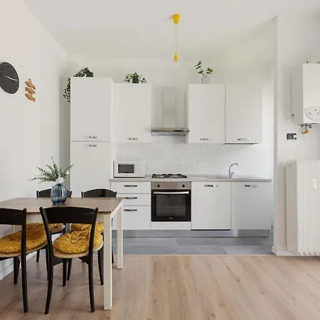 Udine M2 Subway Balcony Apt Apartamento *