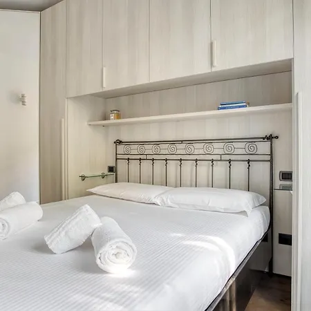 Joivy Superb 2bed Flat With Balcony