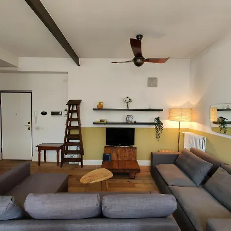 Elegante Trilocale A Apartment *