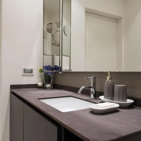 St.ambrogio 2bd New アパート