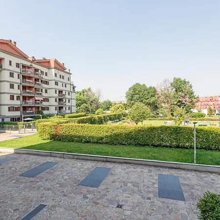 Guesthost - With Balcony Nearby M3 Subway Yellow Line Apartman *
