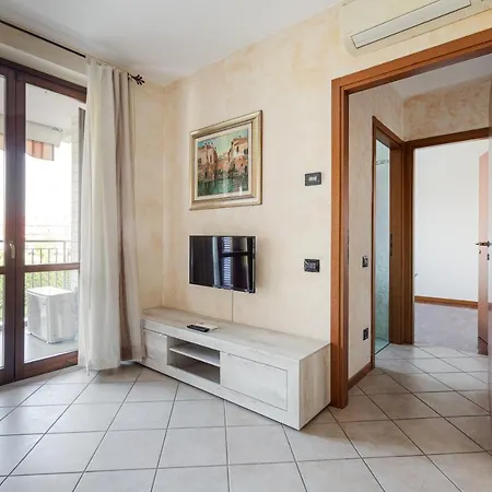 Apartman Guesthost - With Balcony Nearby M3 Subway Yellow Line