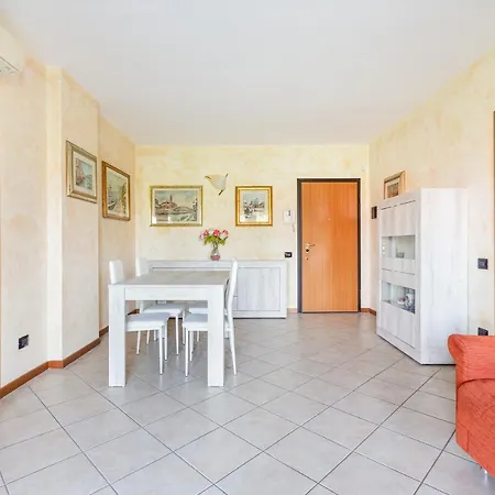 Guesthost - With Balcony Nearby M3 Subway Yellow Line Apartman Milánó