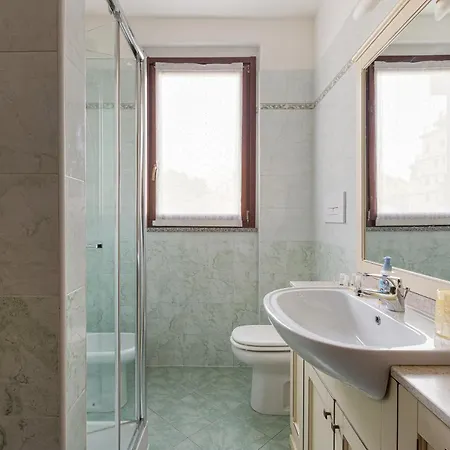 Apartman Guesthost - With Balcony Nearby M3 Subway Yellow Line Milánó