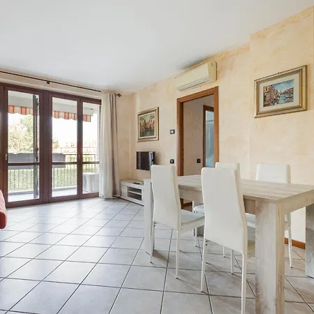 Guesthost - With Balcony Nearby M3 Subway Yellow Line Apartman Milánó