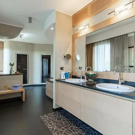 Luxurious 4-bedroom Penthouse In The Heart Of The Сasa de vacaciones *