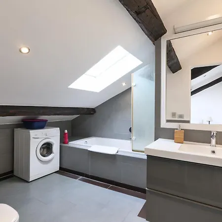 Elegant P.venezia Attic Apartman