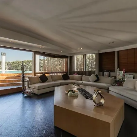 Luxurious 4-bedroom Penthouse In The Heart Of The Сasa de vacaciones Milán