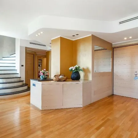 Luxurious 4-bedroom Penthouse In The Heart Of The Milán