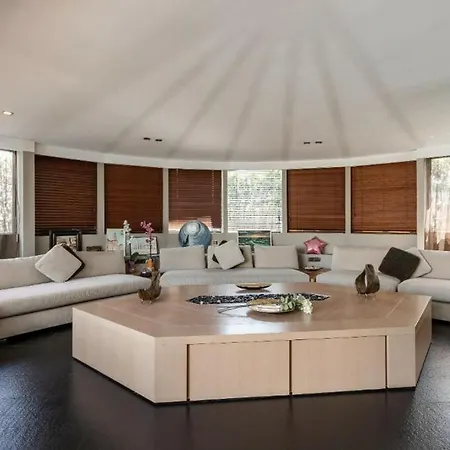 Luxurious 4-bedroom Penthouse In The Heart Of The Сasa de vacaciones Milán