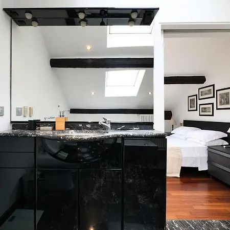 Elegant P.venezia Attic Apartman