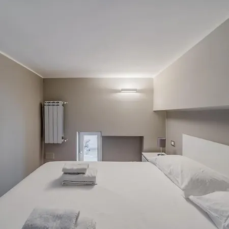 Guesthost - Amazing Loft - 350 M Far From Dateo Station Apartment