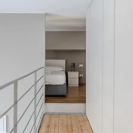 Guesthost - Amazing Loft - 350 M Far From Dateo Station Milan