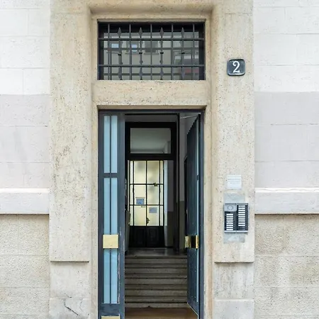 Apartment Casa Julia - Milano, Via P. Nuvolone - By Host4u Milan