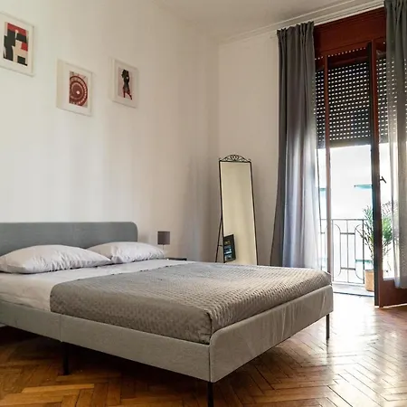 Daire Three Bedroom In The Centre Of The *