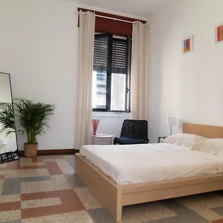 Three Bedroom In The Centre Of The *