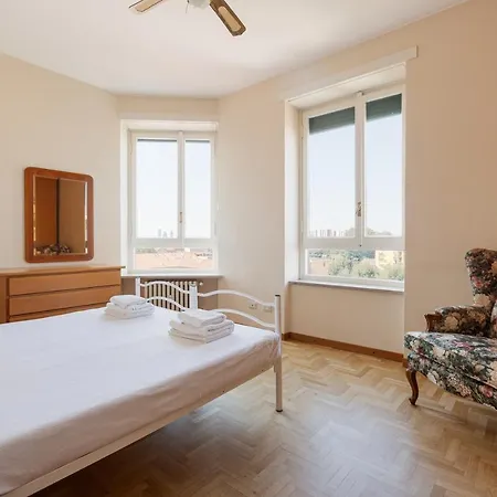 - Roomy 300 M From M3 Affori Fn!