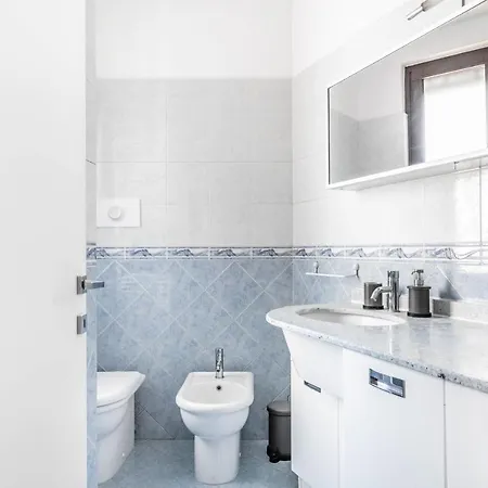 - Bocconi E Navigli - Spacious 3br 95 M - Free Parking * ミラノ