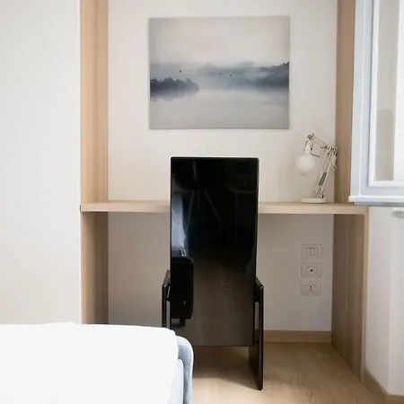 Easylife - - Lanzone 39 - Sant'ambrogio Apartment *