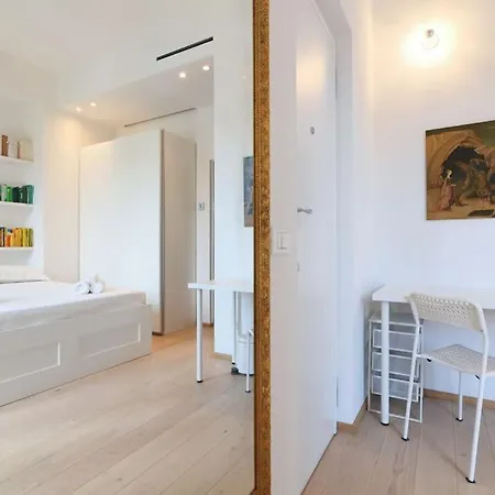 Contempora - 2-beds, 2 Baths With Balcony - Guastalla *