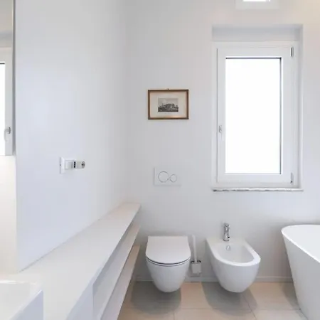 Daire Contempora - 2-beds, 2 Baths With Balcony - Guastalla
