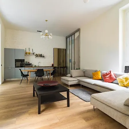 Joivy Modern And Spacious Family Flat * Milano