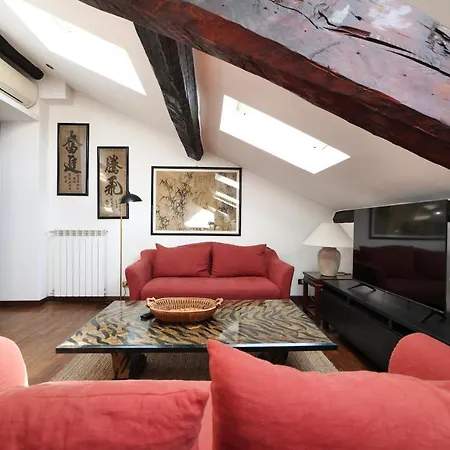Elegant P.venezia Attic Milánó