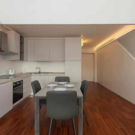 Luxury Loft - Terrazzo E Posto Auto - Adriano 51b شقة