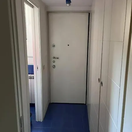 Appartement Cozy In Near Metro M4 Milaan
