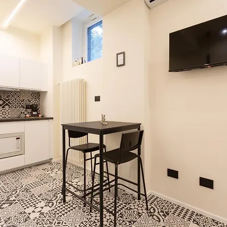 Apartment Pay60 -crescenzago- Luxury Yellow House