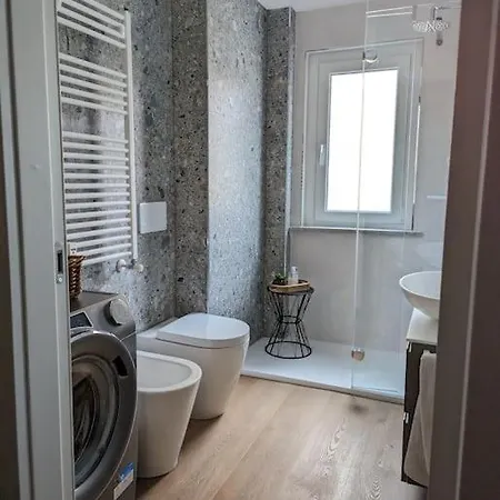Modern And Comfortable Near The Subway Apartman