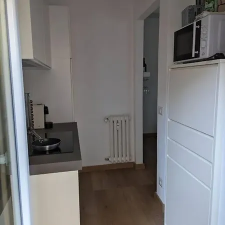 Modern And Comfortable Near The Subway Apartman *