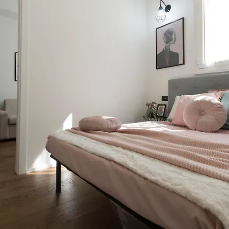 Apartment Hostmate - Milano - Disciplini'S Touch - Duomo *