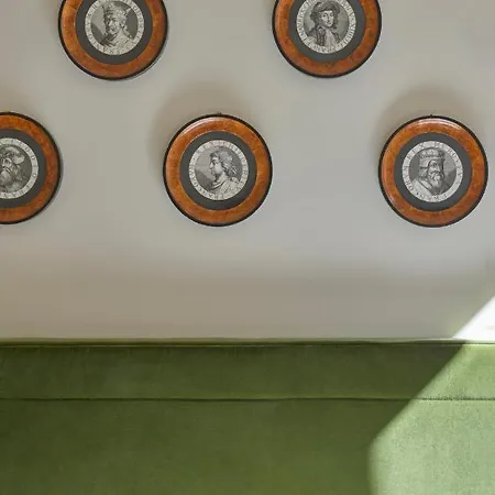 Crossing Manzoni Pensión 4*