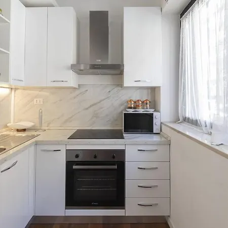 Youhosty - Desenzano 7 *