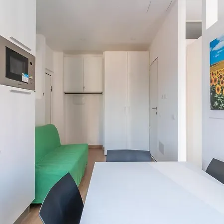 Lägenhet Cimiano 22, New *