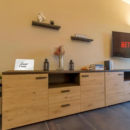 Modern&bright 2 Bedroom Flat 50m From M4 Stop