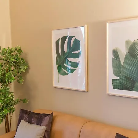 Modern & Bright 2 Bedroom Flat 50m From M4 Stop * 밀라노