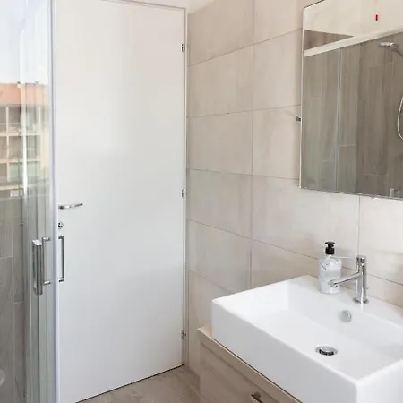 Artstay - Exclusive Near Metro M1, Ac, Parking *