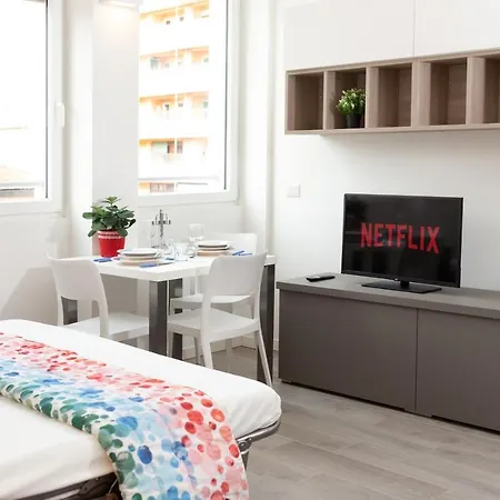 Artstay - Exclusive Near Metro M1, Ac, Parking *